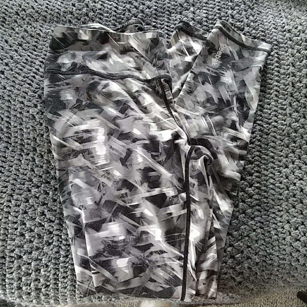 Medium Reebok workout leggings